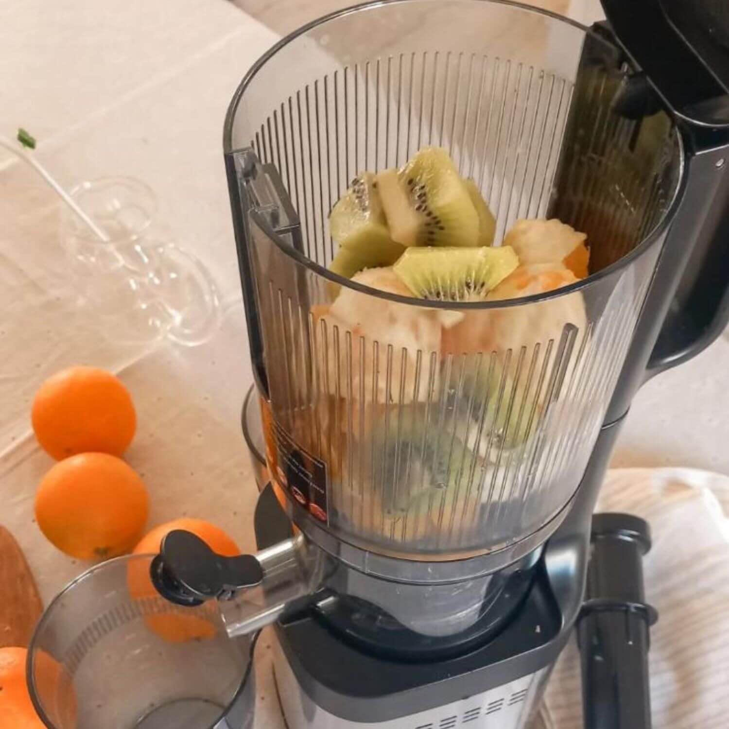 AMZCHEF Cold Press Juicer with 5.4" Large Feed Chute